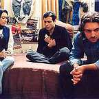 تصویری از علی جلالی، بازیگر سینما و تلویزیون در حال بازیگری سر صحنه یکی از آثارش