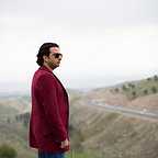 تصویری از علیرضا شیرین‌فرد، آهنگ ساز سینما و تلویزیون در حال بازیگری سر صحنه یکی از آثارش