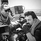 تصویری از مهدی افشار، مدیر فیلم برداری و دستیار دوم فیلمبردار سینما و تلویزیون در حال بازیگری سر صحنه یکی از آثارش