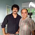 تصویری از سجاد پاکزاد، بازیگر و دستیار صحنه سینما و تلویزیون در حال بازیگری سر صحنه یکی از آثارش