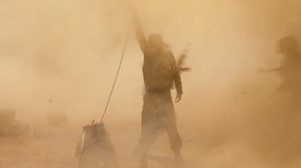طرحی متفاوت از «ایستاده در غبار» / تصویر